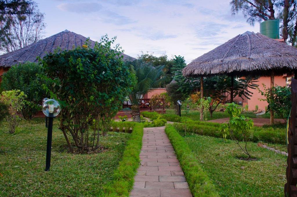 Edena Kely Hotel Mahajanga Bagian luar foto