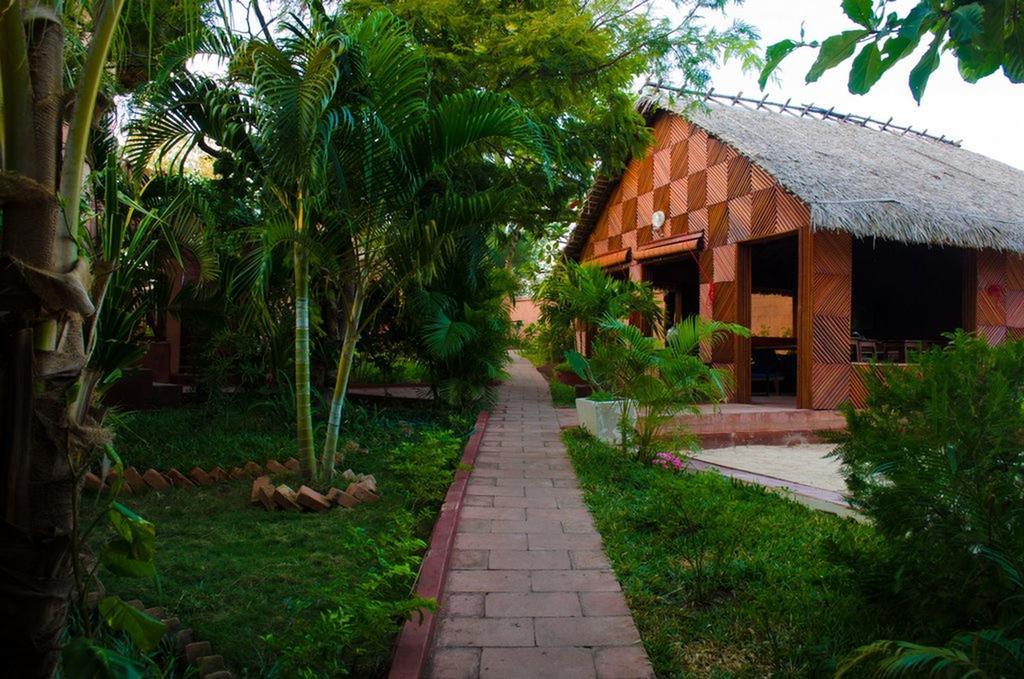Edena Kely Hotel Mahajanga Bagian luar foto