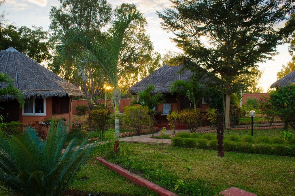 Edena Kely Hotel Mahajanga Bagian luar foto