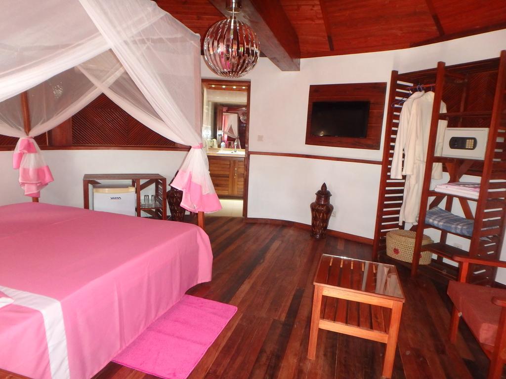 Edena Kely Hotel Mahajanga Bagian luar foto