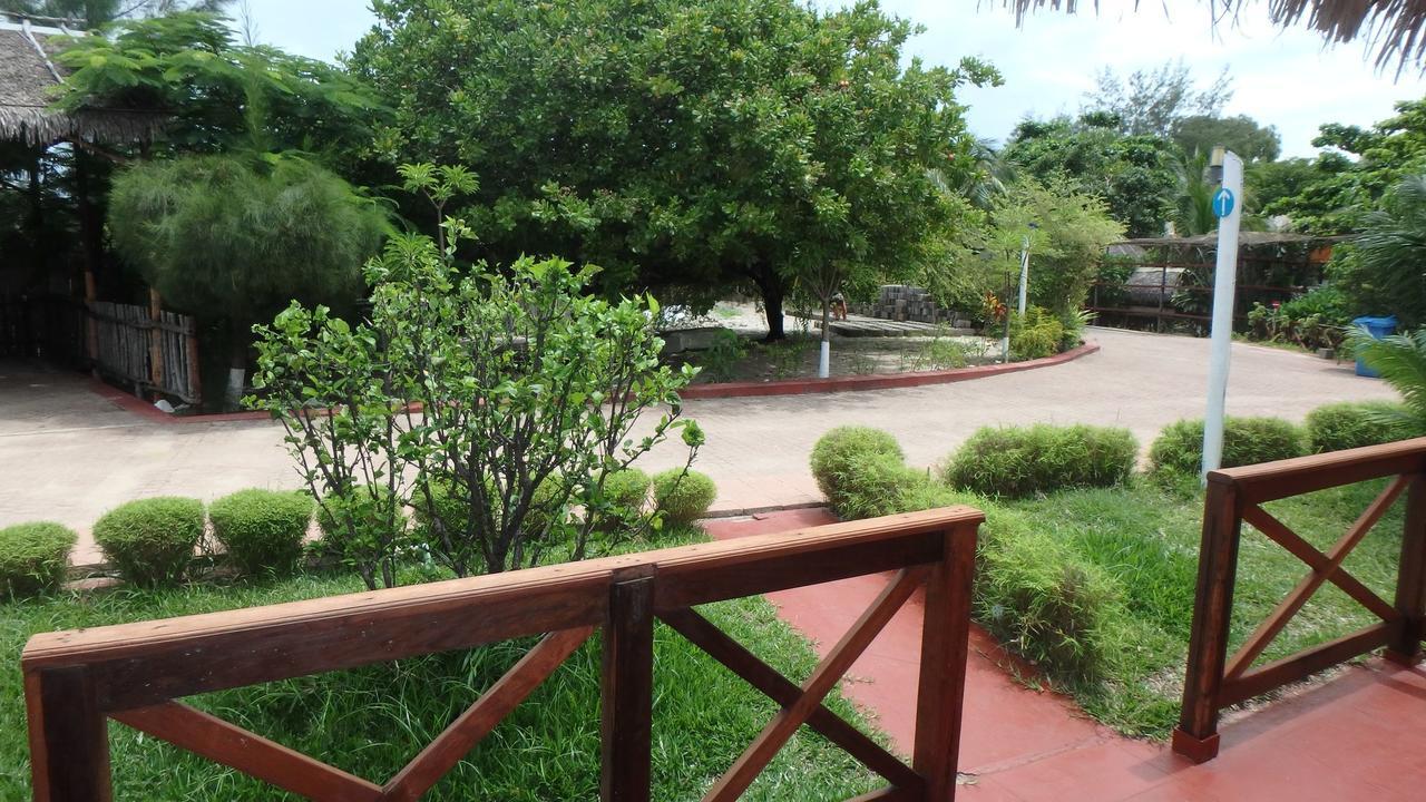Edena Kely Hotel Mahajanga Bagian luar foto