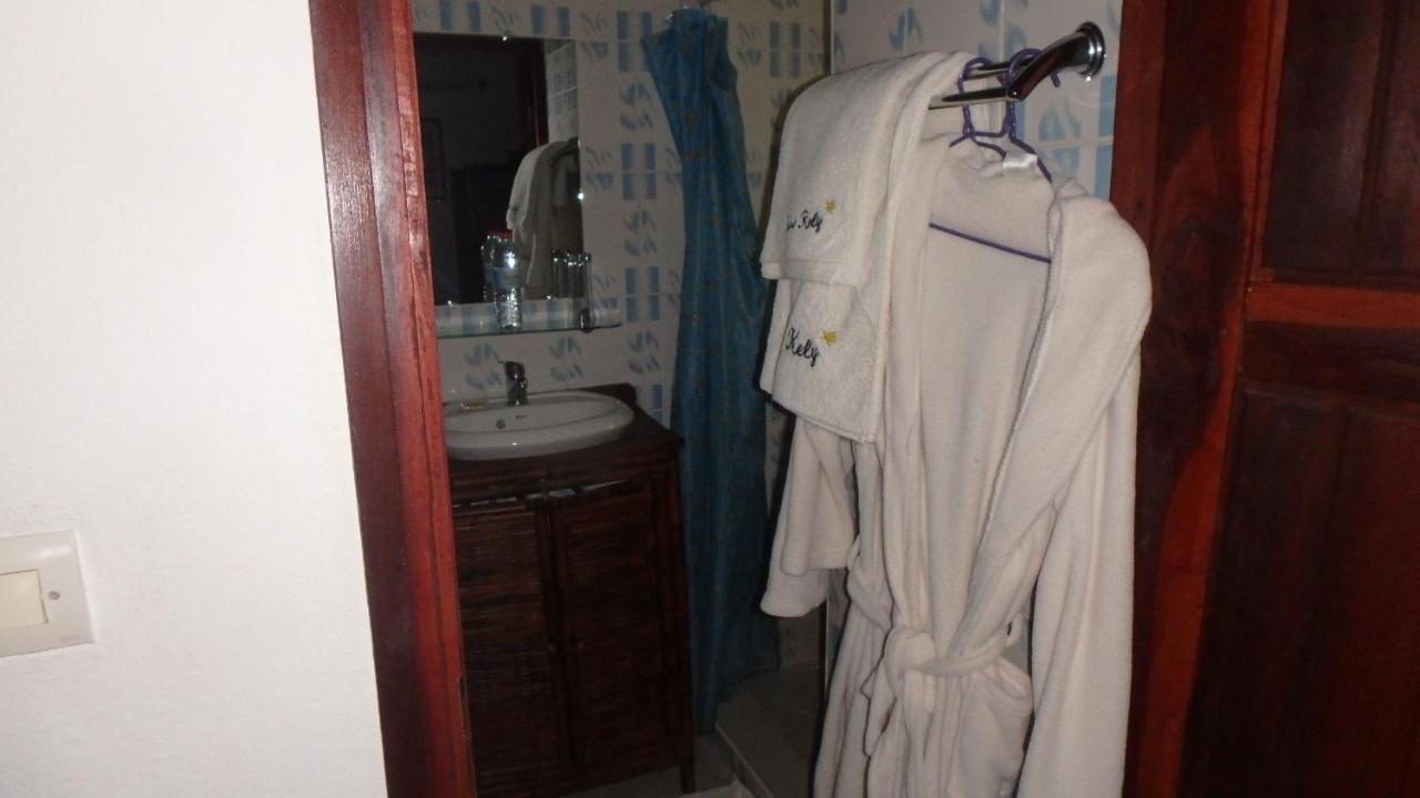 Edena Kely Hotel Mahajanga Bagian luar foto